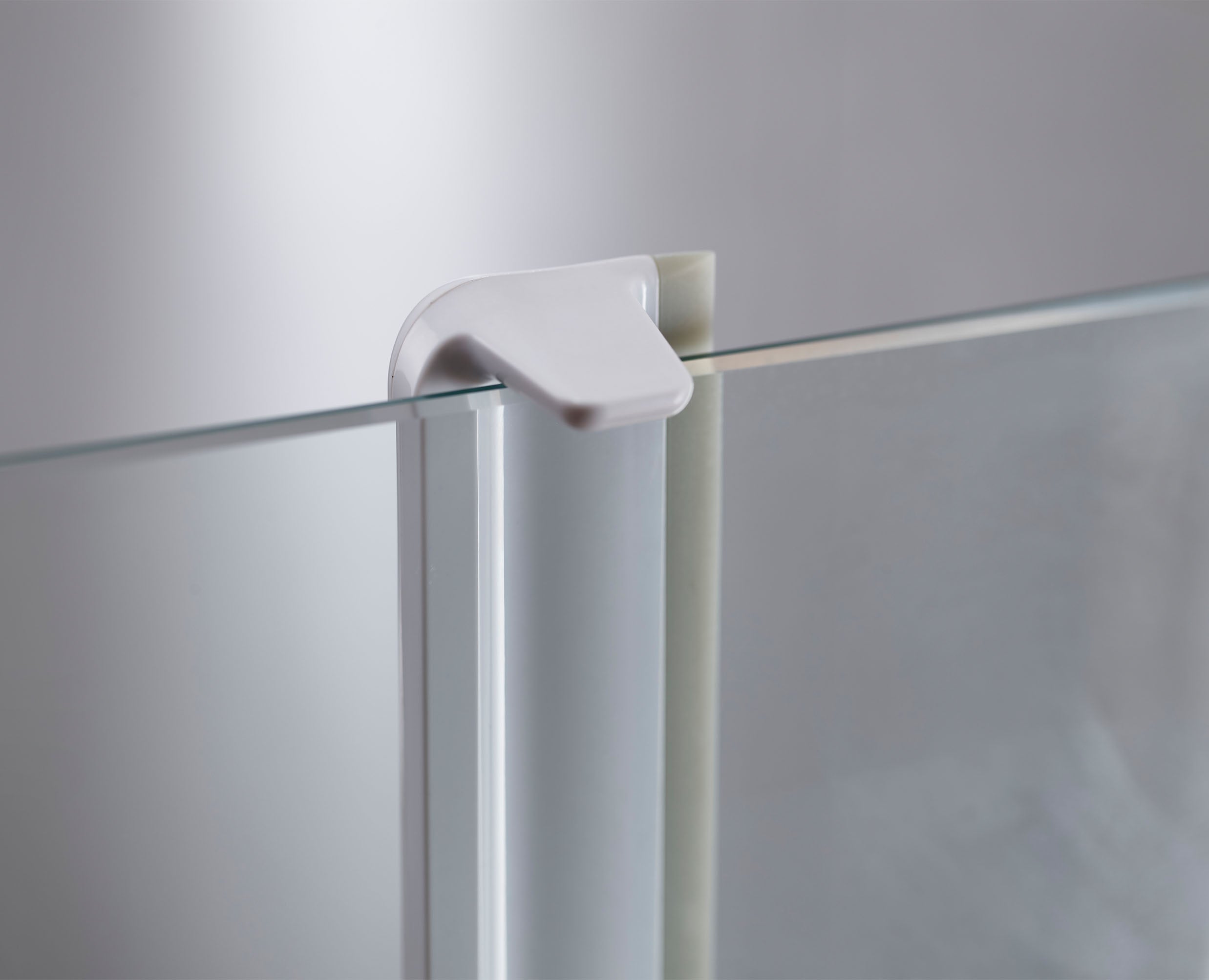 joseph-joseph-easystore-light-grey-shower-squeegee-flexible-silicone-blade image 4