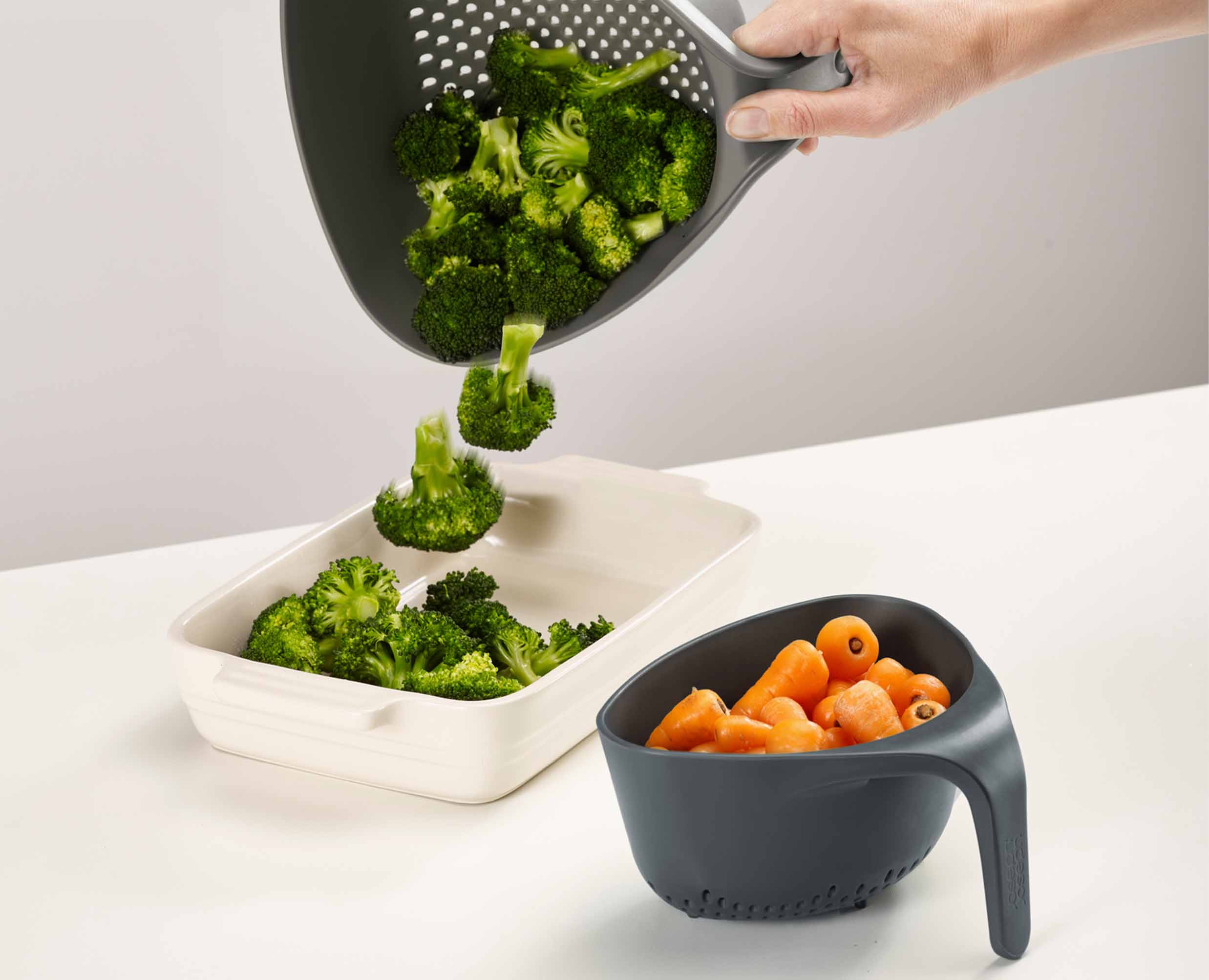 joseph-joseph-nest-2-piece-grey-colander-set image 4