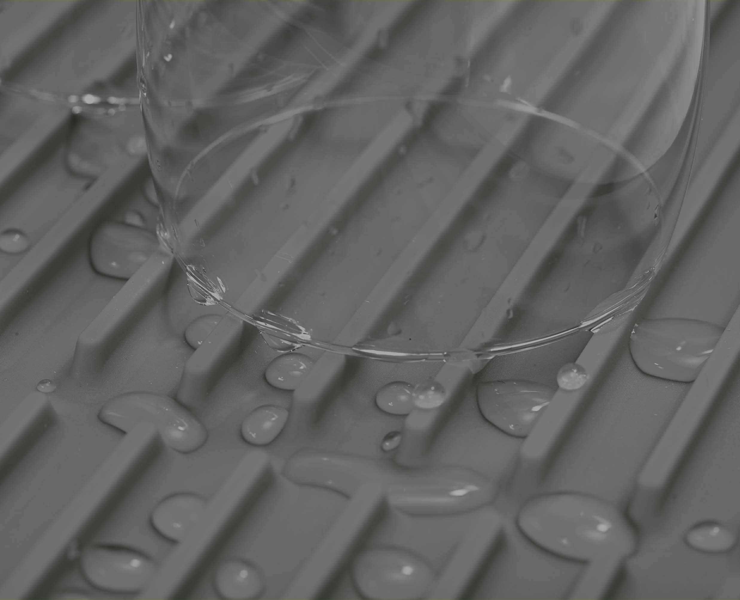 joseph-joseph-flume-grey-dish-draining-mat-foldable-scratch-proof image 7