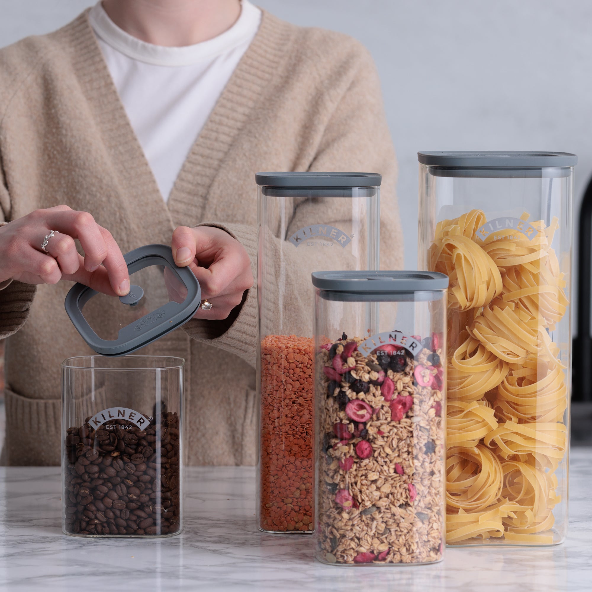 kilner-fresh-storage-jars-set-of-4-33-8oz-50-7oz-67-6oz-118oz-with-silicone-valv image 4