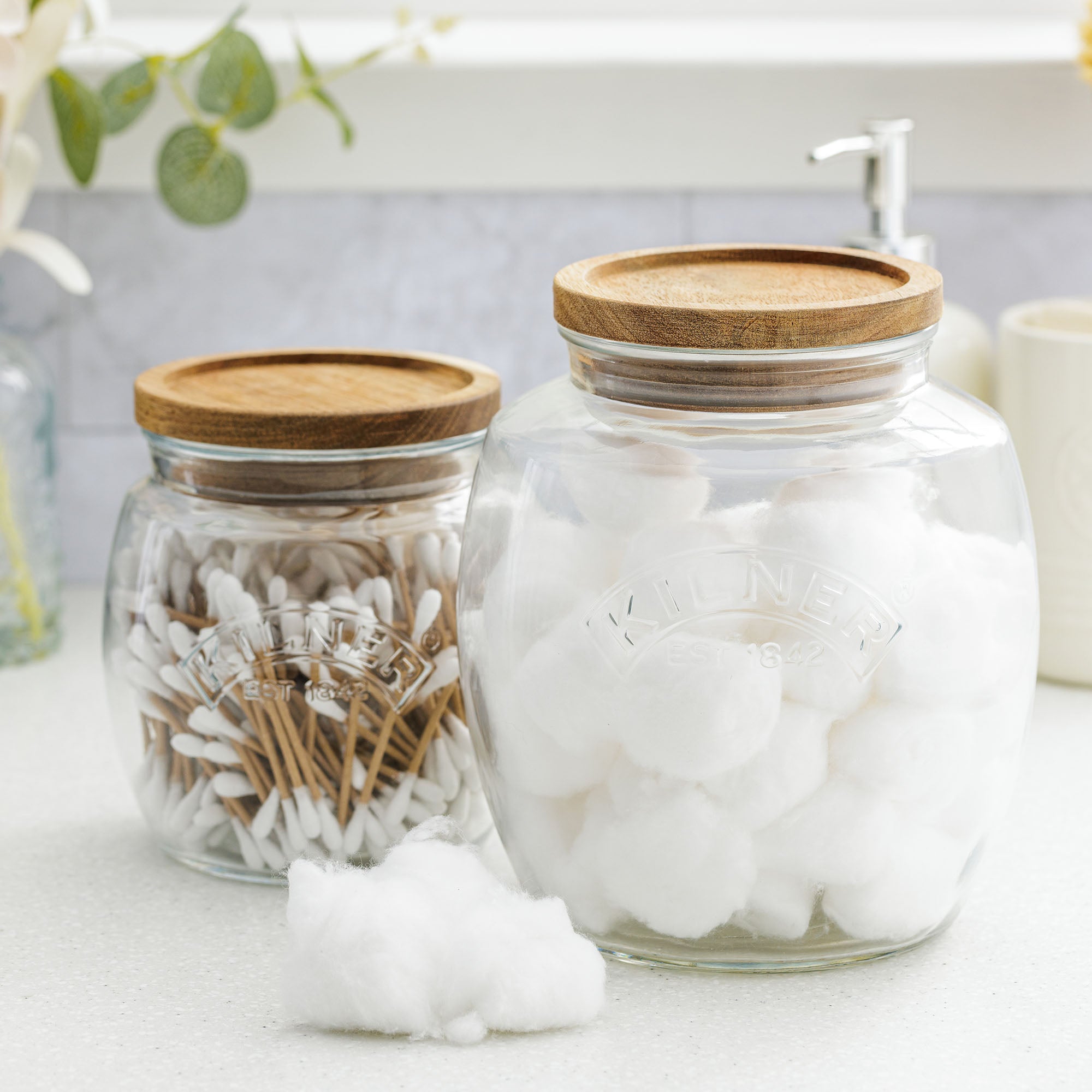 kilner-jars-with-wooden-lid-set-of-2-28-7oz-67-6oz image 3
