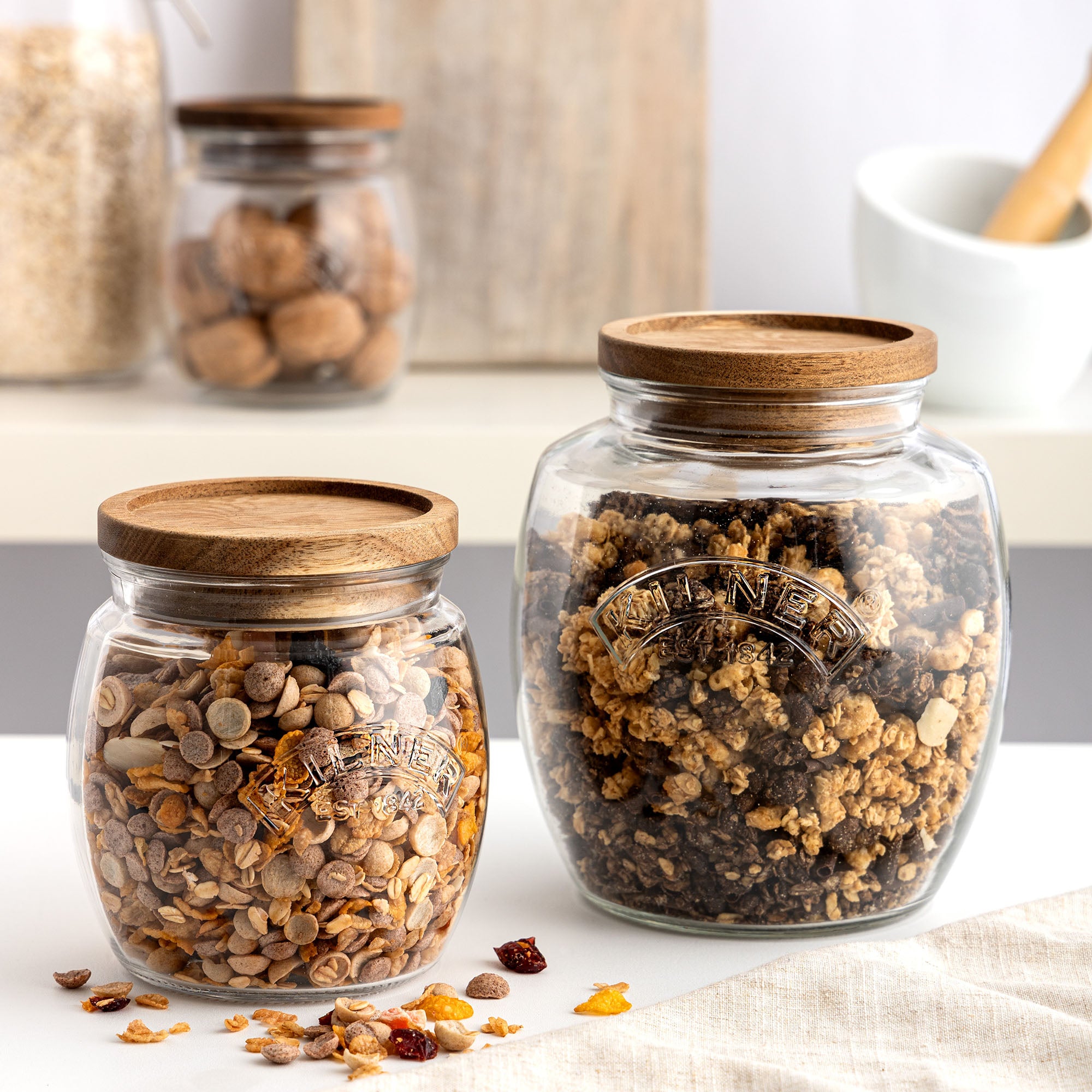 kilner-jars-with-wooden-lid-set-of-2-28-7oz-67-6oz image 5
