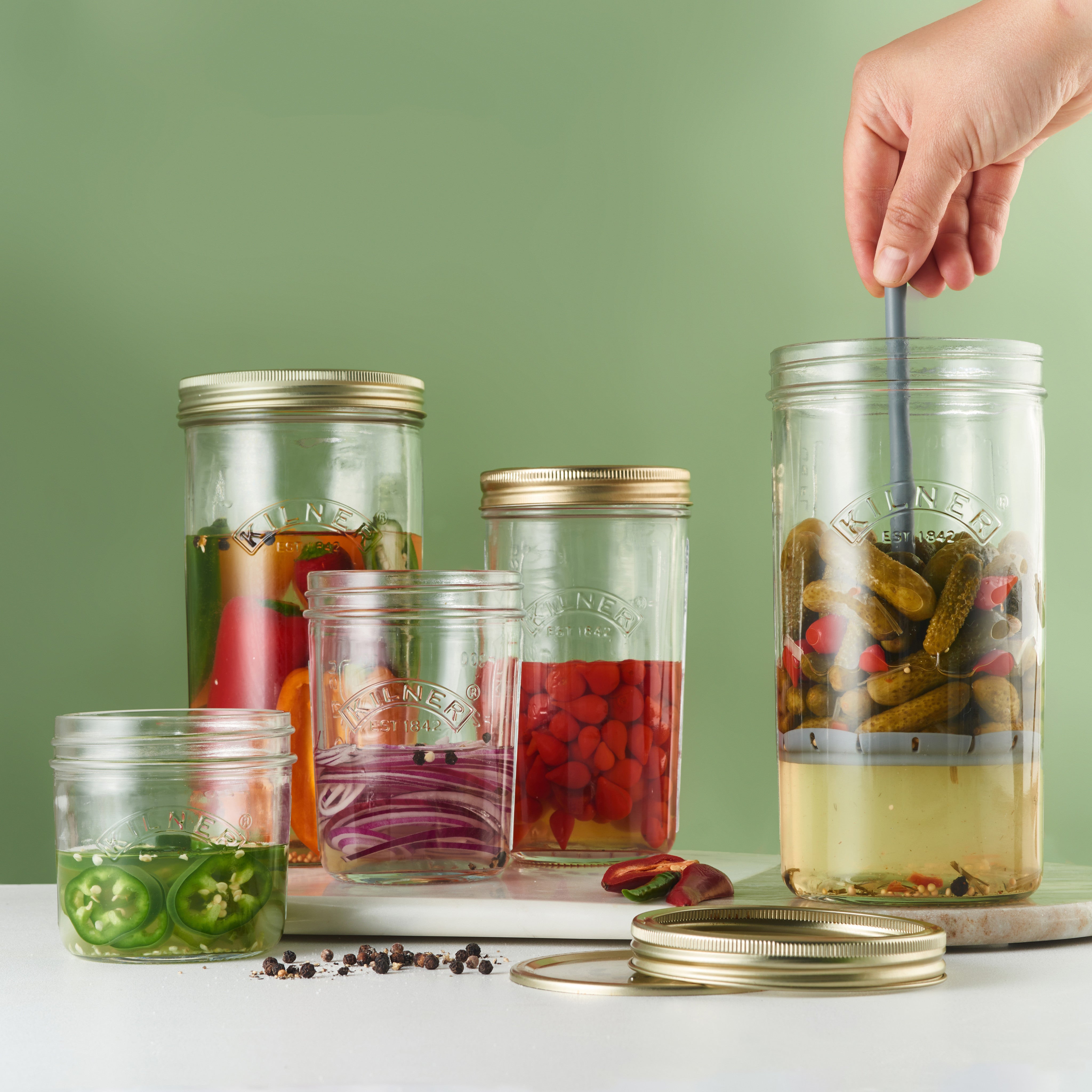 kilner-pickle-jar-with-silicone-coated-lifter image 3