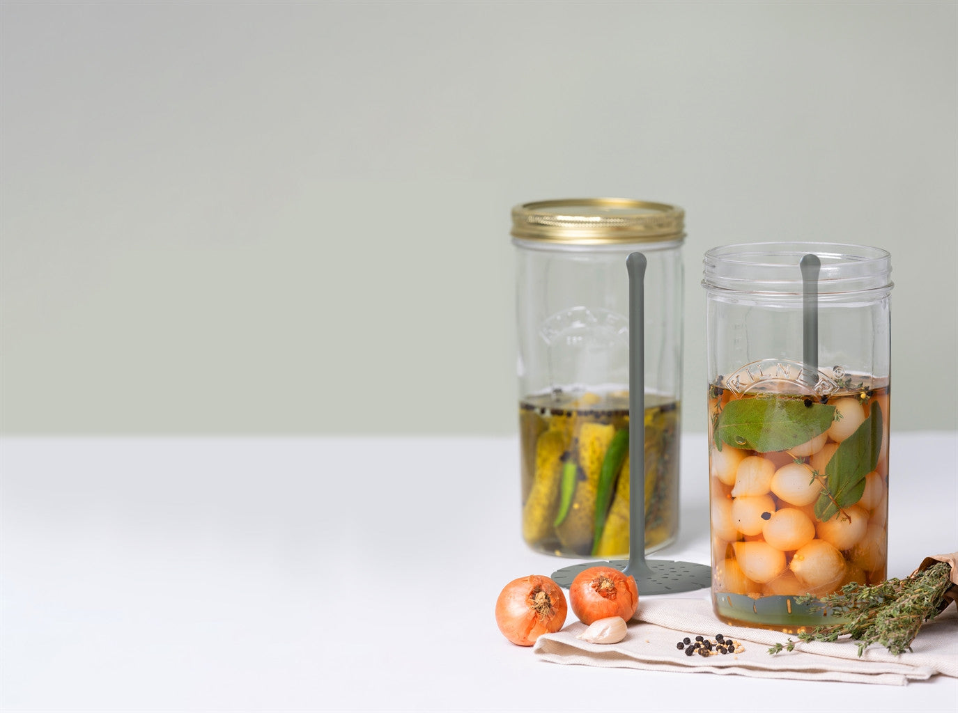 kilner-pickle-jar-with-silicone-coated-lifter image 5