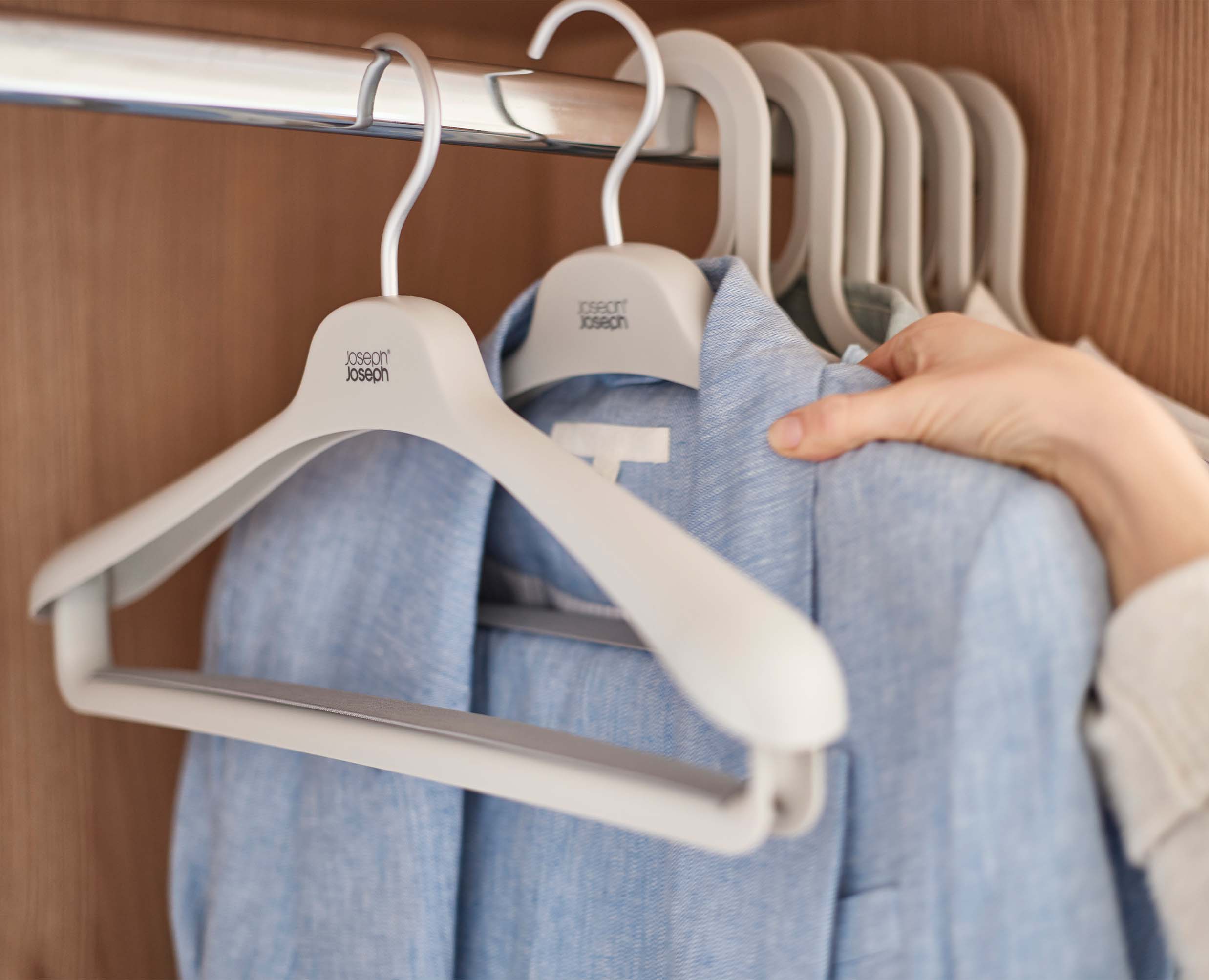 joseph-joseph-orderly-set-of-2-ecru-suit-coat-hangers-recycled-plastic-non-slip- image 3