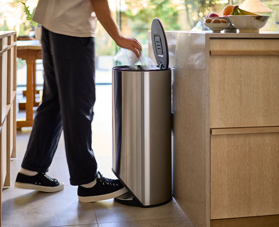 joseph-joseph-arc-30l-easy-push-stainless-steel-pedal-bin-hands-free-space-savin image 2