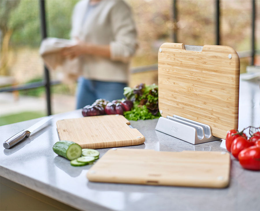 joseph-joseph-2-piece-bamboo-chopping-board-knives-set image 2