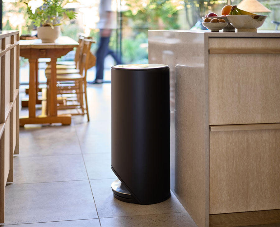 joseph-joseph-arc-30l-easy-push-matt-black-pedal-bin-with-liner-storage image 2