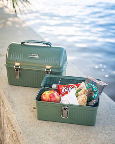 stanley-1913-classic-lunch-box-5-5-qt-compact-insulated-lunch-box-with-bottle-ho image 4
