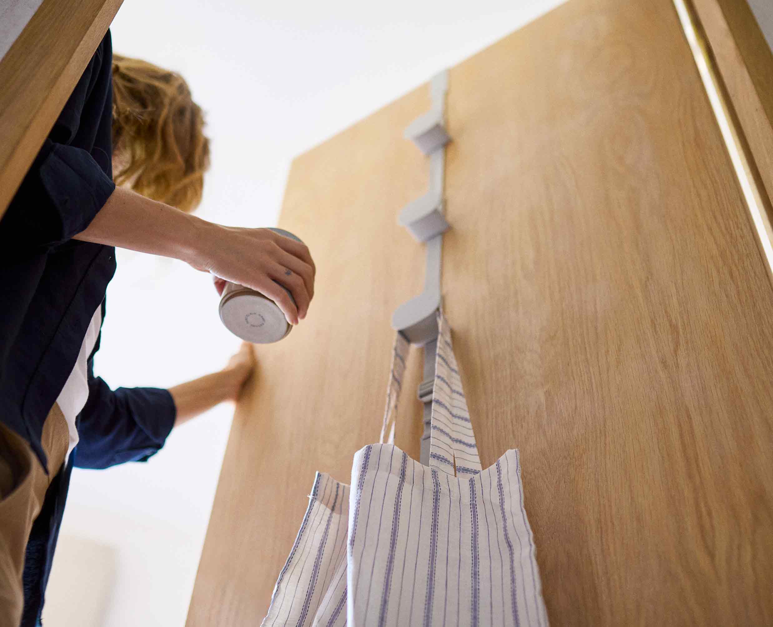 joseph-joseph-orderly-ecru-over-door-handbag-storage-holder image 4