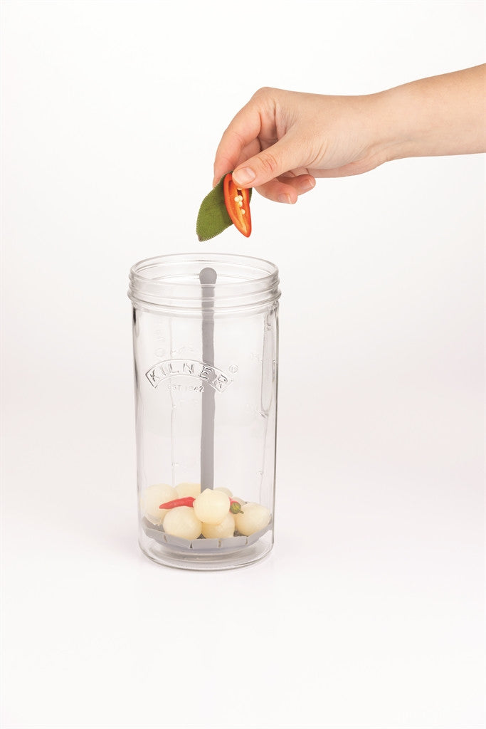 kilner-pickle-jar-with-silicone-coated-lifter image 4