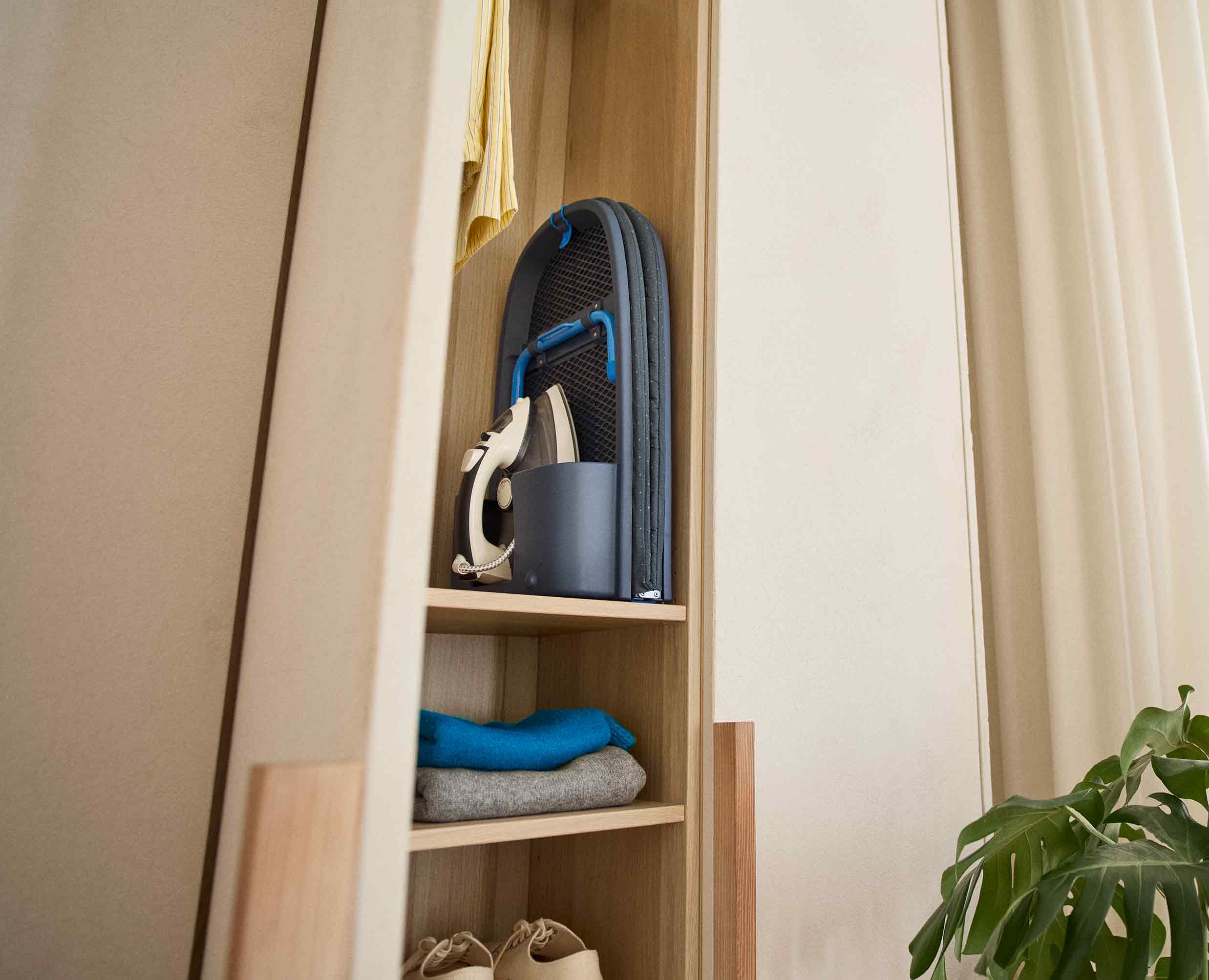 joseph-joseph-pocket-max-plus-110cm-folding-ironing-board-with-advanced-driplock image 4